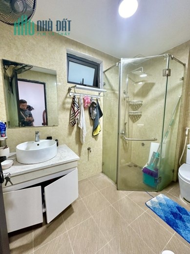 Bán Nhà Lô Góc, Ngõ Thông Ba Gác,Tại Phố 8/3, 3.5m2, Giá 4.5 Tỷ, Nhà 5T, Đẹp Ở Luôn.