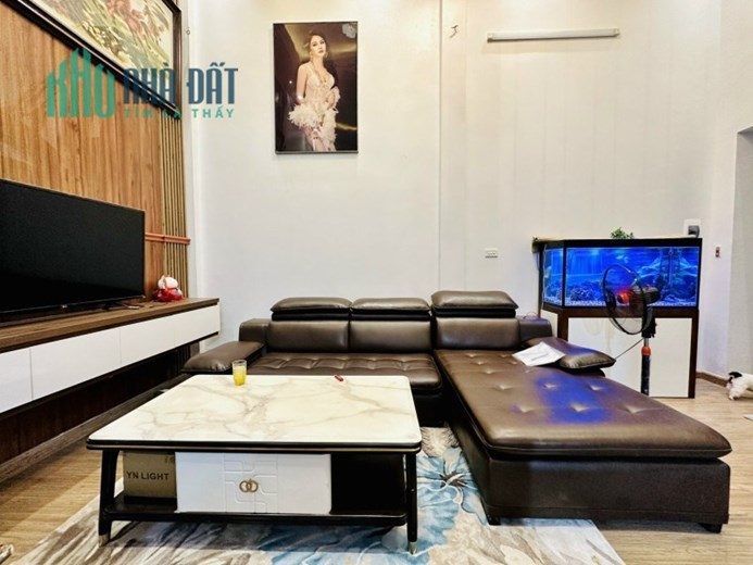 Chỉ Hơn 10m Ra Ô Tô Tránh, Phố 8/3, Cầm 4.5 Tỷ Có Ngay 43m2, Còn Lại Em Lo.