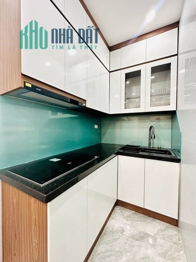 - nhà mới ở ngay phun nội thất -trung tâm đống đa 
-liên hệ: 083 2865 116