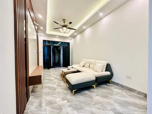- nhà mới ở ngay phun nội thất -trung tâm đống đa 
-liên hệ: 083 2865 116