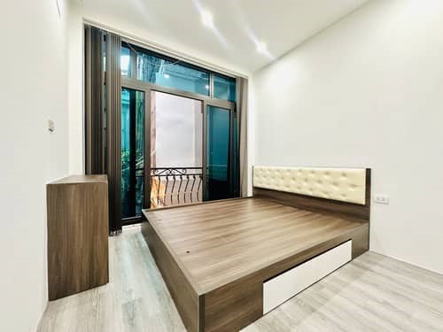 - nhà mới ở ngay phun nội thất -trung tâm đống đa 
-liên hệ: 083 2865 116