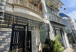 Chủ về quê bá.n gấp nhà 42m2 tặng toàn bộ nội thất - chỉ hơn bốn tỷ 1 xíu thôi ạ.