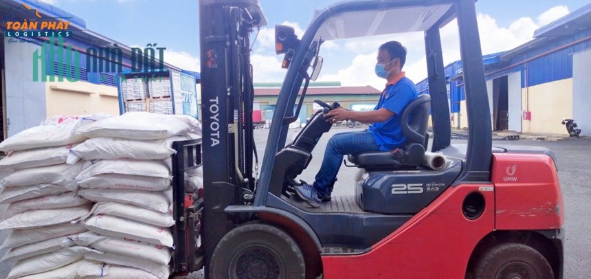 Toàn Phát Logistics cung cấp dịch vụ xếp dỡ hàng hóa tại kho - ga tàu- bến cảng