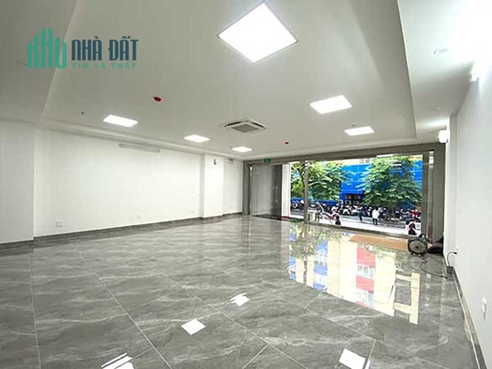 Cho Thuê 5 Tầng Dưới Toà Văn Phòng 8 Tầng MP Dịch Vọng Hậu.DT 130m2.MT 8m. Giá 130tr/th