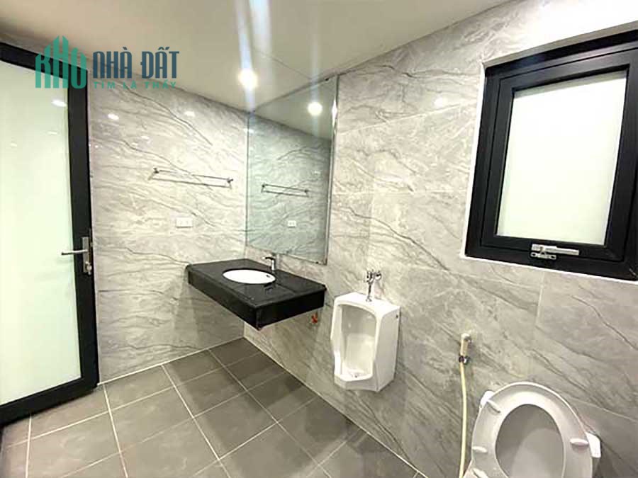 Cho Thuê 5 Tầng Dưới Toà Văn Phòng 8 Tầng MP Dịch Vọng Hậu.DT 130m2.MT 8m. Giá 130tr/th
