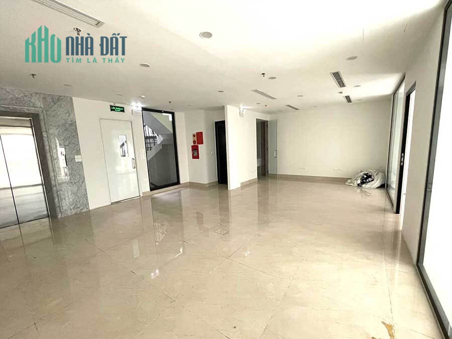 Cho Thuê Tòa Văn Phòng 8 Tầng Phố Trần Duy Hưng. DT 105m2, Mt 9.3m. Giá 140tr/th