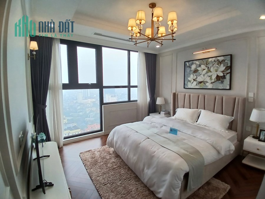 Bán chung cư 137 Nguyễn Ngọc Vũ, 77m,căn góc, nhà đẹp, hơn 4 tỷ. 0975118822(822)