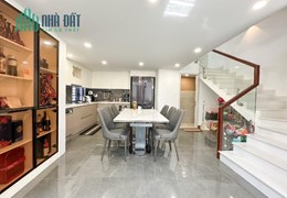 Thị Trường Không có căn Thứ 2, nhà Ngay Trung Tâm, Thủ Đức, DT 5x22m ,6PN, Giá gần 11 Tỷ