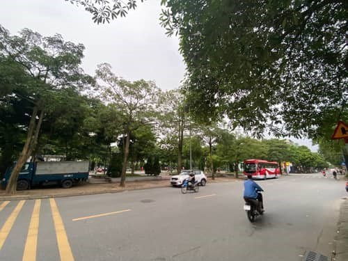 -HANG HÓT LONG BIÊN 6 tỷ 480 triêu .6 tầng thang máy ô tô vào nhà
-liên hệ e cường 083 2865 116