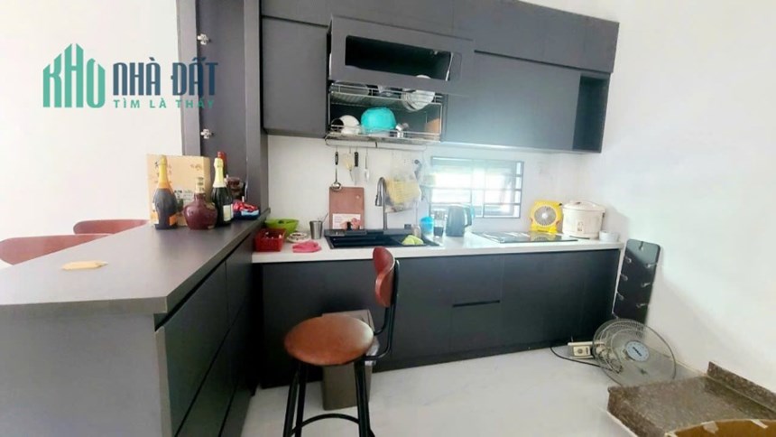 NGỘP BANK BÁN GẤP NHÀ LÔ GÓC--HẺM OTO LẠC LONG QUÂN HƠN 3 TỶ