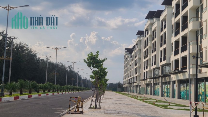 Cần bán shophouse biển 6 tầng 453m2 tổ hợp nghỉ dưỡng & giải trí L'Aurora Phú Yên