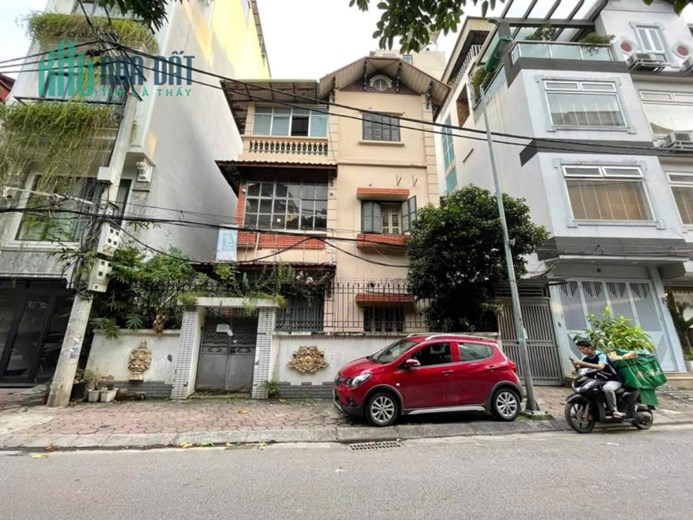 Chính chủ gửi bán đất tặng nhà 3 tầng mặt phố mới Đại Yên - ngõ 279 Đội Cấn 240m2,nt 12m giá 58 tỷ