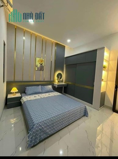 Cần bán nhà lô góc 2 mặt tiền, vị trí đắc địa Thủ Đức, gần trường học, tiện ích đầy đủ, xách vali ở