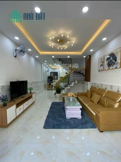 Cần bán nhà lô góc 2 mặt tiền, vị trí đắc địa Thủ Đức, gần trường học, tiện ích đầy đủ, xách vali ở
