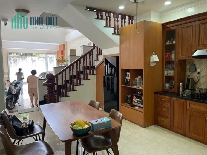 Bán nhà hoàn công chuẩn, 2 mặt tiền, cách ĐH Sư Phạm Kỹ Thuật chỉ 300m, oto  ngủ trong nhà