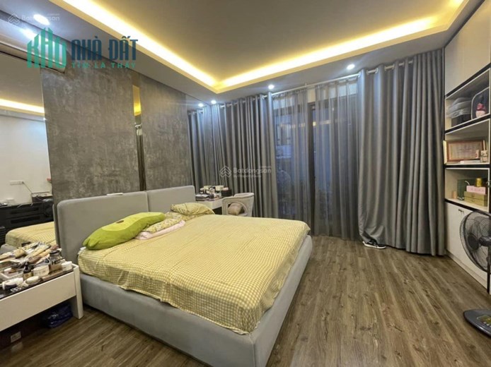 Bán nhà phố Phạm Văn Đồng, nhà mới kính coong, DT 42m2 Giá 6,8 tỷ
