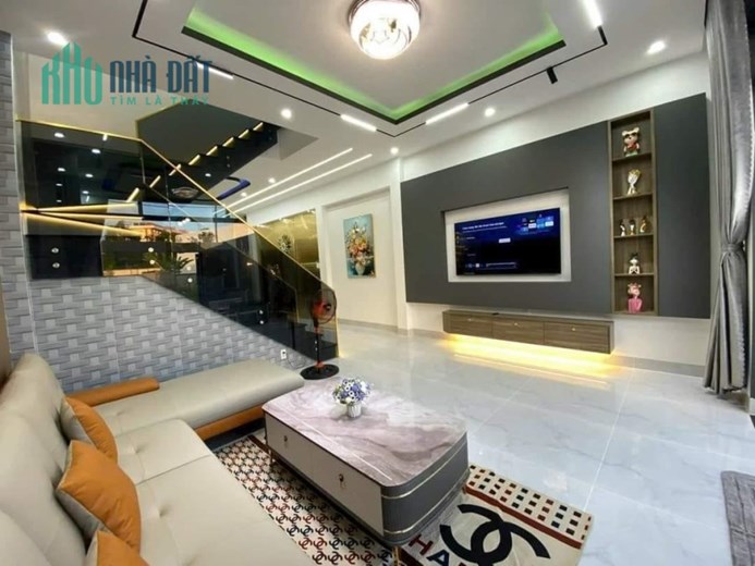 Nhà Lô Góc 2 MT Cách Vincom Thủ Đức 400m – Khu Phân Lô , 5 Phòng Ngủ, Nhà Hoàn Công Chuẩn Chỉnh
