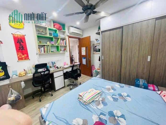 Bán nhà chung cư Trung Hòa, Cầu Giấy. 55m2 với 2 ngủ. Giá 3x tỷ nhỏ
