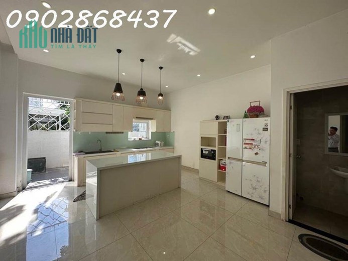 Nhà góc 2 mặt tiền, gần Vincom và trường ĐH lớn Thủ Đức, 5PN 5WC, Giá hơn 7 Tỷ