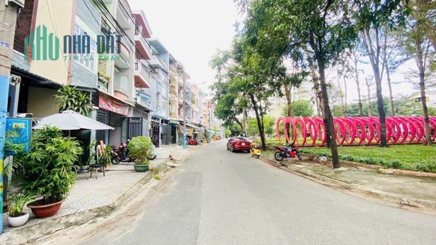 Nhà đẹp lô góc Thủ Đức, 2 mặt tiền, gần ĐH Ngân Hàng, giá rẻ như cho