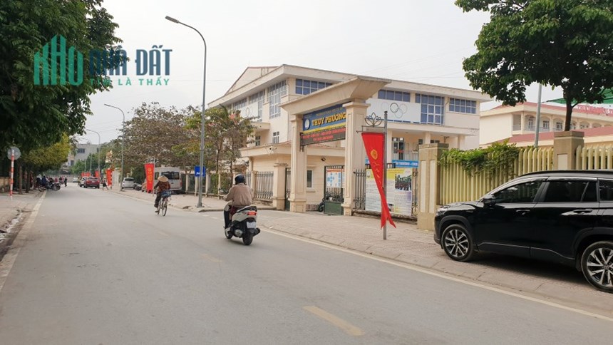 Bán đất Thụy Phương ngõ thông ô tô đỗ cửa , mặt tiền rộng 56m2 3tỷ