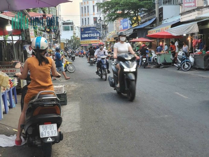 MTKD Ngay Chợ - ĐH Công Thương - 8x15m, 4 lầu, 20p cho thuê. Giá Tốt