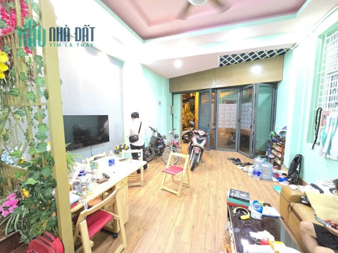 Xe hơi tránh, 5 tầng, Linh Chiểu, Thủ Đức, 6,45 tỷ, Kinh doanh.