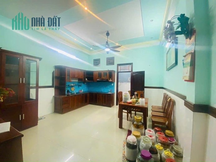 Bán Nhà Lô Góc 2 Mặt Tiền Thủ Đức, Gần Vincom, Diện Tích 85m2, Pháp Lý Chuẩn