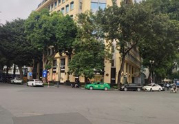 Bán nhà Tràng Tiền, 43m, 3 tầng, 3.7m mặt tiền, giá thỏa thuận.