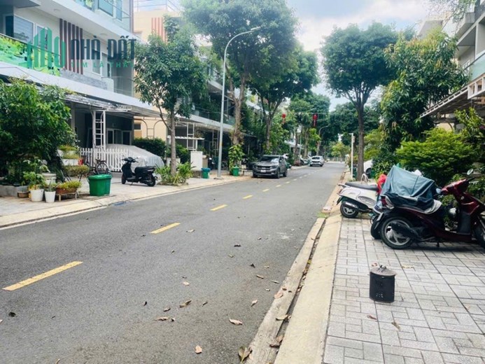 Siêu Phẩm Nhà Lô Góc Thủ Đức, 3 Tầng Mới Xây, Gần ĐH Ngân Hàng, Sổ Đỏ Riêng