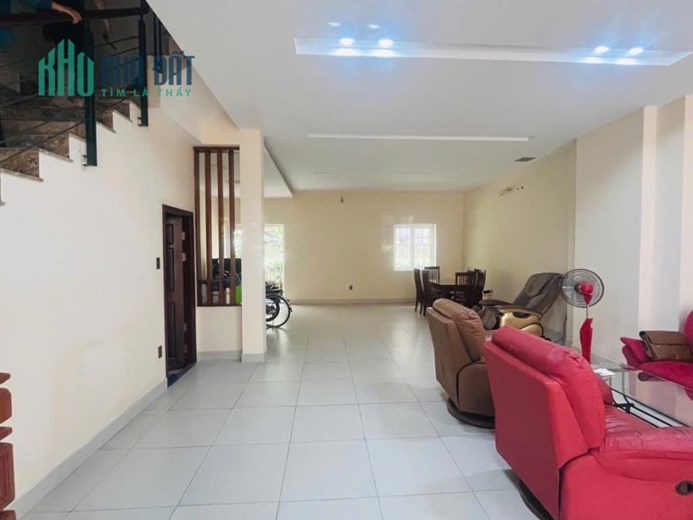 Siêu Phẩm Nhà Lô Góc Thủ Đức, 3 Tầng Mới Xây, Gần ĐH Ngân Hàng, Sổ Đỏ Riêng