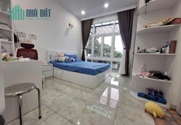 Nhà Lô Góc Thủ Đức, 3 Tầng Mới Xây, Gần ĐH Ngân Hàng, Chỉ Cách Vincom 500m