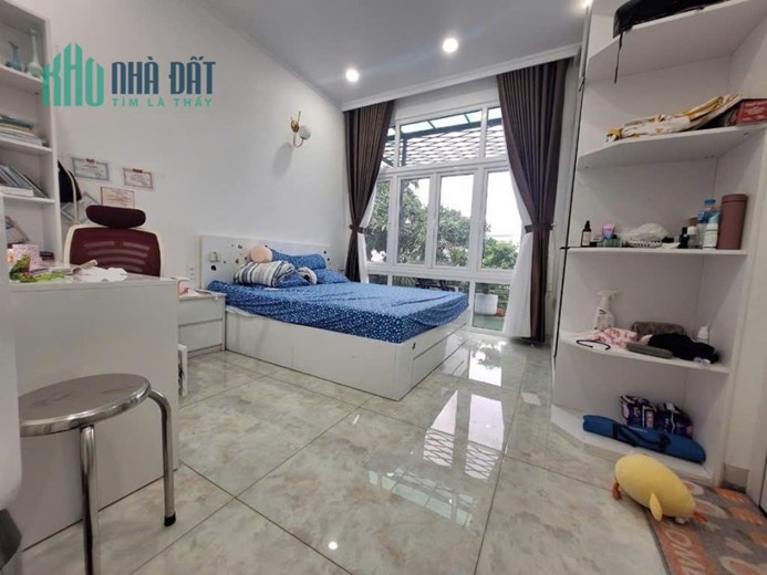 Nhà Lô Góc Thủ Đức, 3 Tầng Mới Xây, Gần ĐH Ngân Hàng, Chỉ Cách Vincom 500m