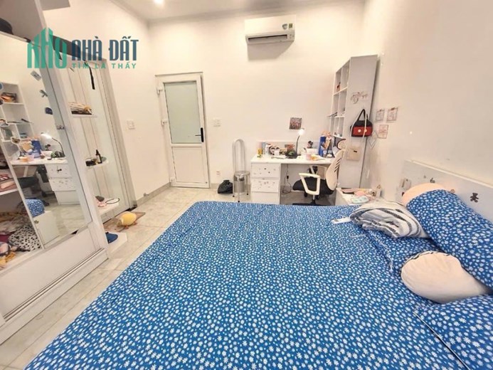 Nhà Lô Góc Thủ Đức, 3 Tầng Mới Xây, Gần ĐH Ngân Hàng, Chỉ Cách Vincom 500m