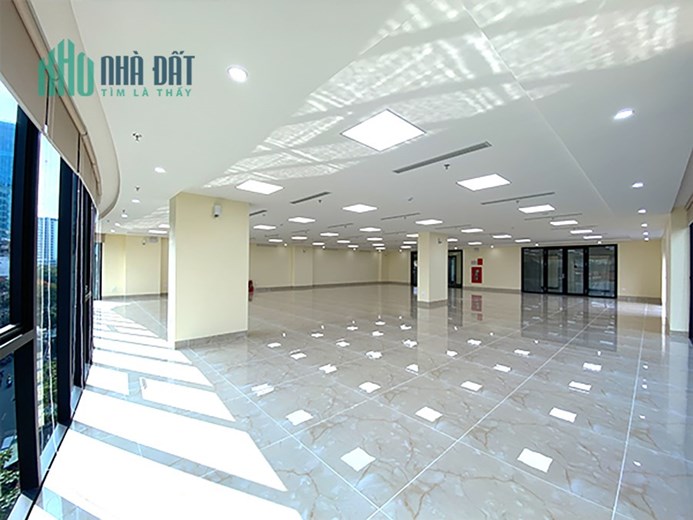 Cho Thuê Tòa Văn Phòng 10 Tầng Mặt Phố Hoàng Ngân, DT 420m2, MT 14m.Vị Trí Lô Góc. Giá 650tr/th