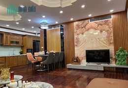 Bán chung cư Vũ Phạm Hàm 95m2, 3 phòng ngủ, nhà rất đẹp. 0975118822