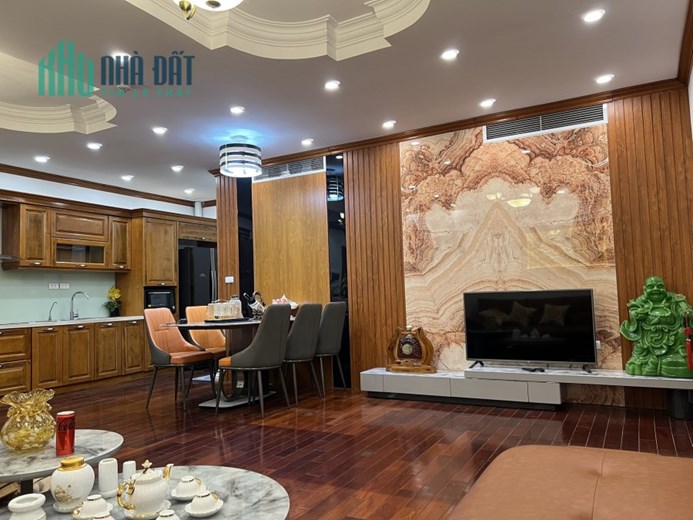 Bán chung cư Vũ Phạm Hàm 95m2, 3 phòng ngủ, nhà rất đẹp. 0975118822