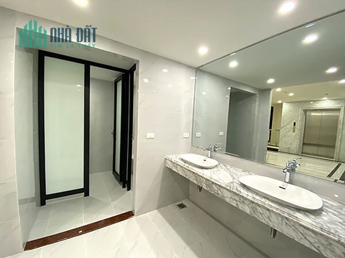 Bán Tòa Văn Phòng 8 Tầng Mặt Phố Ngô Gia Tự, Long Biên. DT 315m2, MT 8.3m nở hậu. Giá 120 TỶ