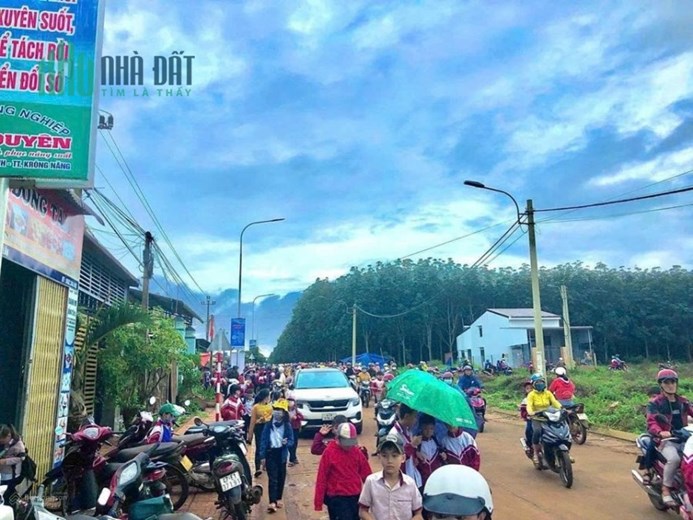 Hàng Cực HIẾM Đất Mặt Tiền Đường 8 mét Gía Dưới 700 Triệu