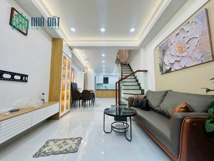 hẻm xe tải - 3 tầng 3Pn 3WC - tặng full nội thất - Giá chỉ 7xx tỷ