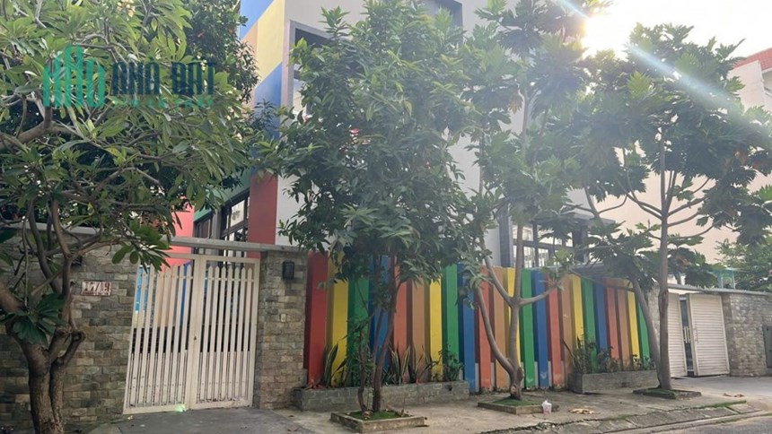 Đi Định Cư , Gia Đình Chúng Tôi Cần Bán Căn Biệt Thự Đôi Vị Trí Đẹp , Phong Thuỷ Tốt