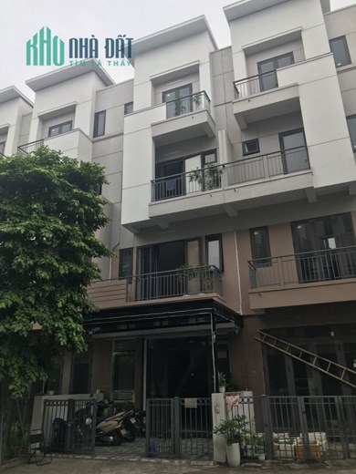 BÁN GẤP CĂN SHOPHOUSE GÁ 4 TY 300 TR TẠI VSIP TP. từ sơn xây 4 tầng DT đa dạng LH; 0832865116