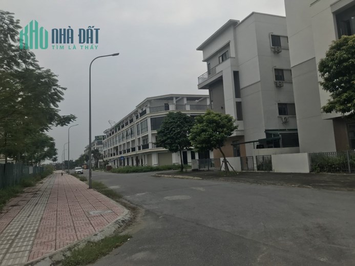 BÁN GẤP CĂN SHOPHOUSE GÁ 4 TY 300 TR TẠI VSIP TP. từ sơn xây 4 tầng DT đa dạng LH; 0832865116