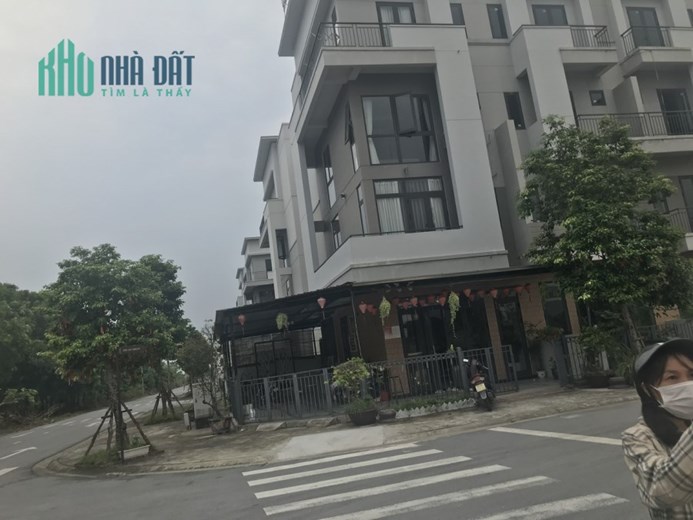 BÁN GẤP CĂN SHOPHOUSE GÁ 4 TY 300 TR TẠI VSIP TP. từ sơn xây 4 tầng DT đa dạng LH; 0832865116