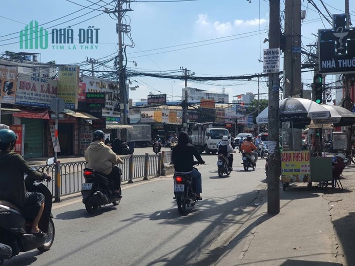Cho thuê nhà MTKD Thoại Ngọc Hầu ngang 18m, DT 330m2.  Vị trí đắc địa ngay Bốn Xã.