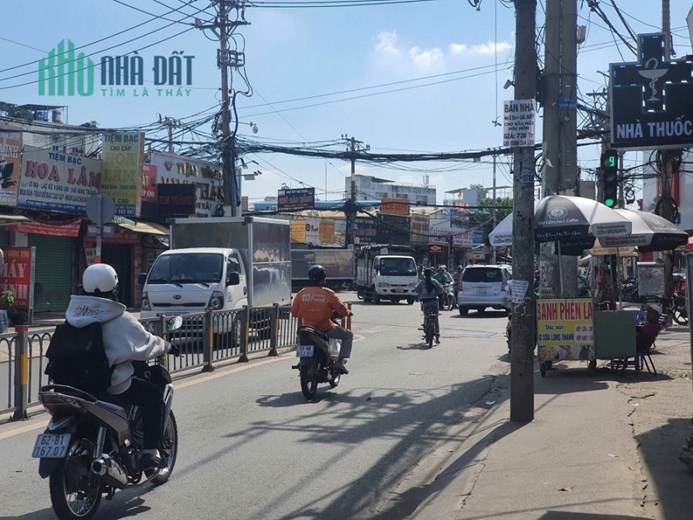 Cho thuê nhà MTKD Thoại Ngọc Hầu ngang 18m, DT 330m2.  Vị trí đắc địa ngay Bốn Xã.
