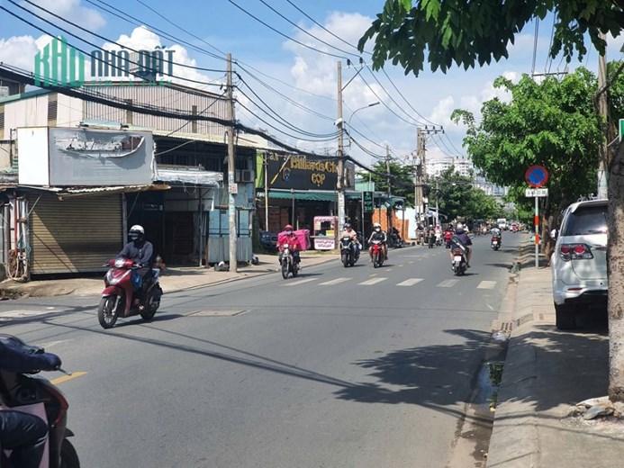 Cho thuê nhà MTKD Thoại Ngọc Hầu ngang 18m, DT 330m2.  Vị trí đắc địa ngay Bốn Xã.