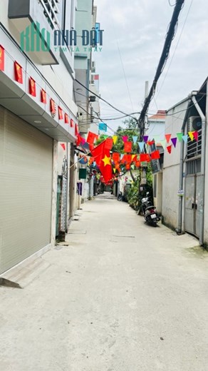 Chủ nhà cần bán để mua nhà to hơn, Ô tô đỗ cổng, ngõ thông các ngả, 30 m2 giá 5,35 tỷ