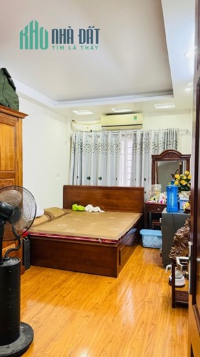 Chủ nhà cần bán để mua nhà to hơn, Ô tô đỗ cổng, ngõ thông các ngả, 30 m2 giá 5,35 tỷ