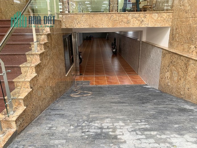 Bán Tòa Văn Phòng 9 Tầng Mặt Phố Đại La, Hai Bà Trưng. DT 265m2, Vị Trí Đắc Địa, Giá 120 TỶ